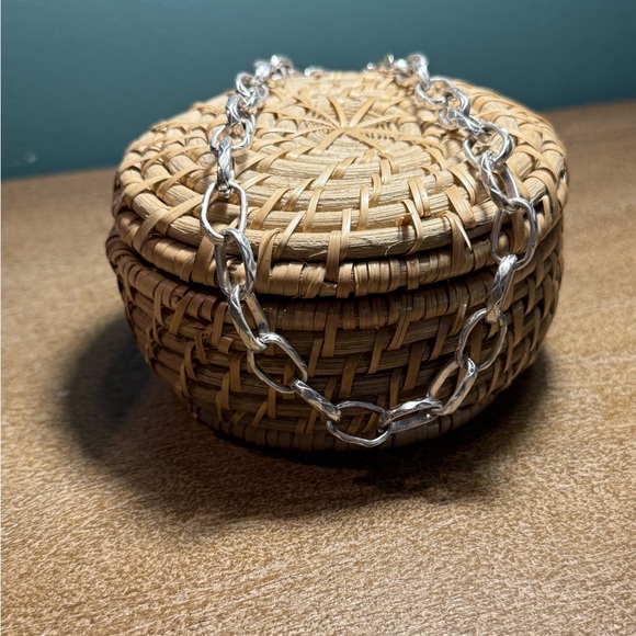 Elegant Silver Chain Necklace - Picture 4 of 4